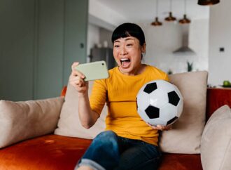 Five Must-Know Tips for Playing Football Bets and Slots Safely