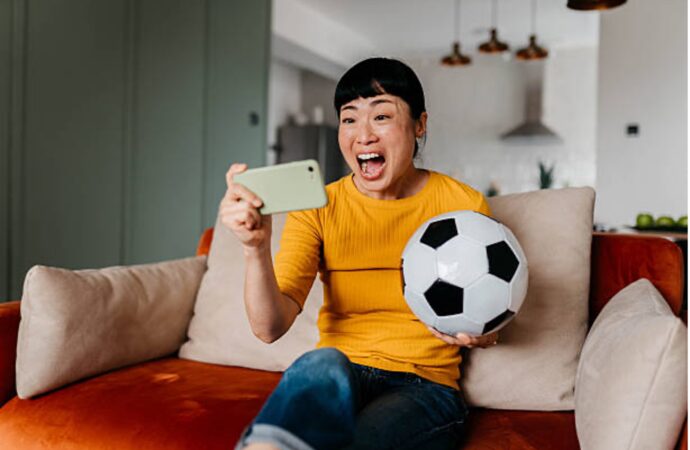 Five Must-Know Tips for Playing Football Bets and Slots Safely