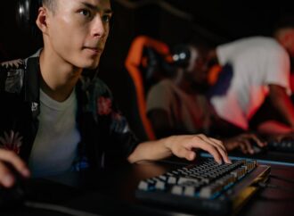 How To Join A Pro Esports Team: Steps For Competitive Gamers