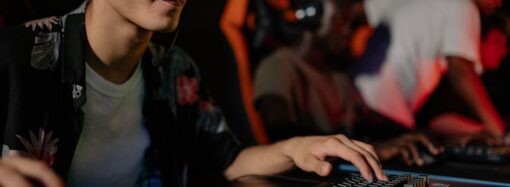 How To Join A Pro Esports Team: Steps For Competitive Gamers